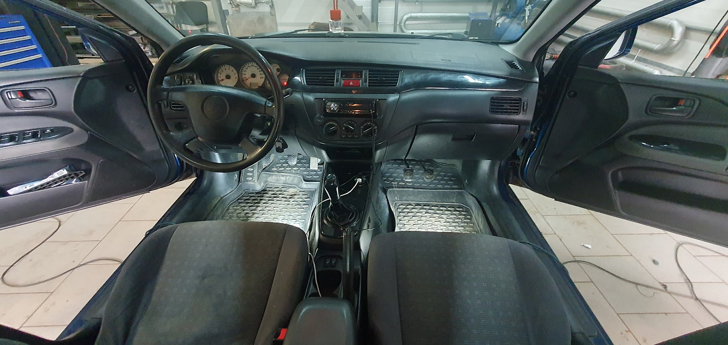 Установка дублирующих педалей на Mitsubishi Lancer