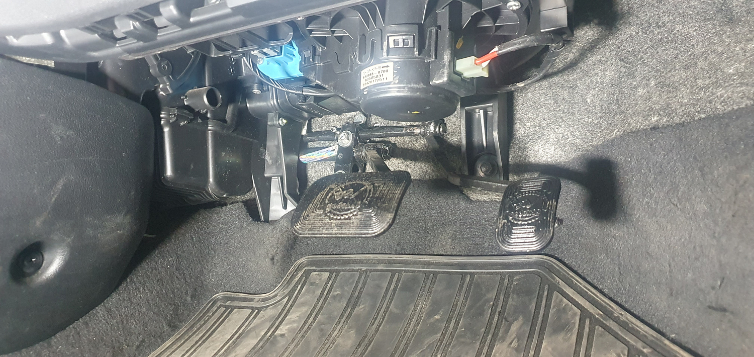 Установка тяговых педалей на Hyundai Solaris (механика, 2шт.)