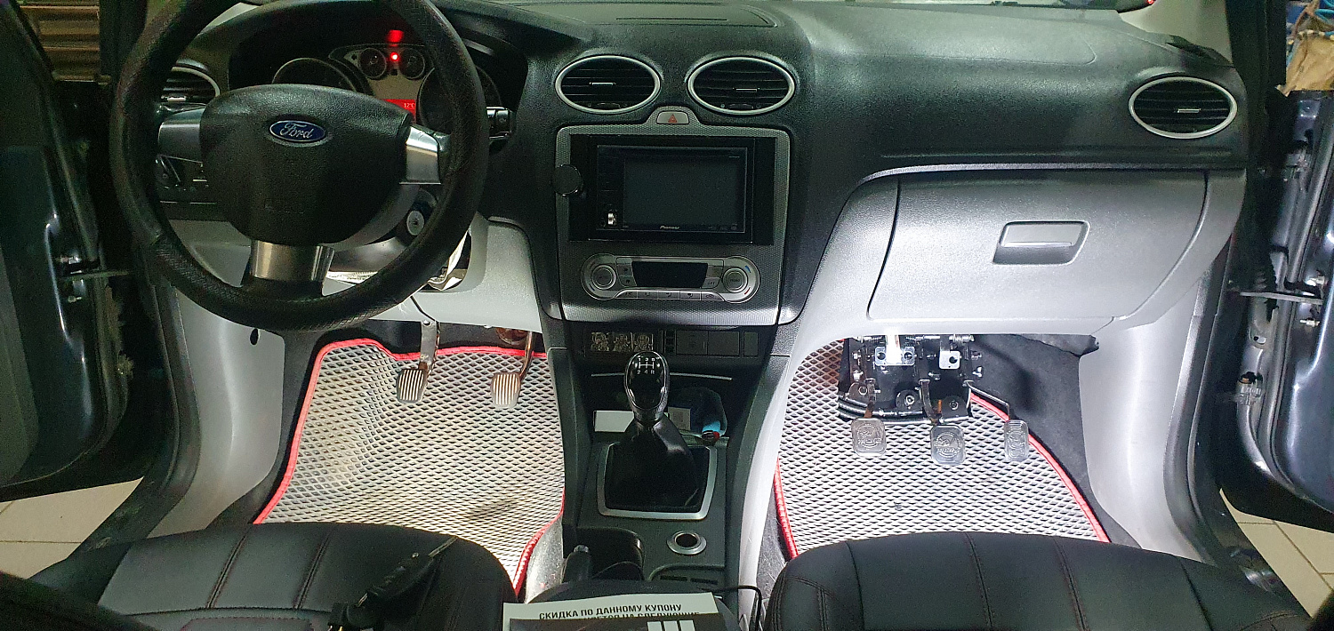 Установка тросовых педалей на Ford Focus 2009 г. (механика, 3 шт.)