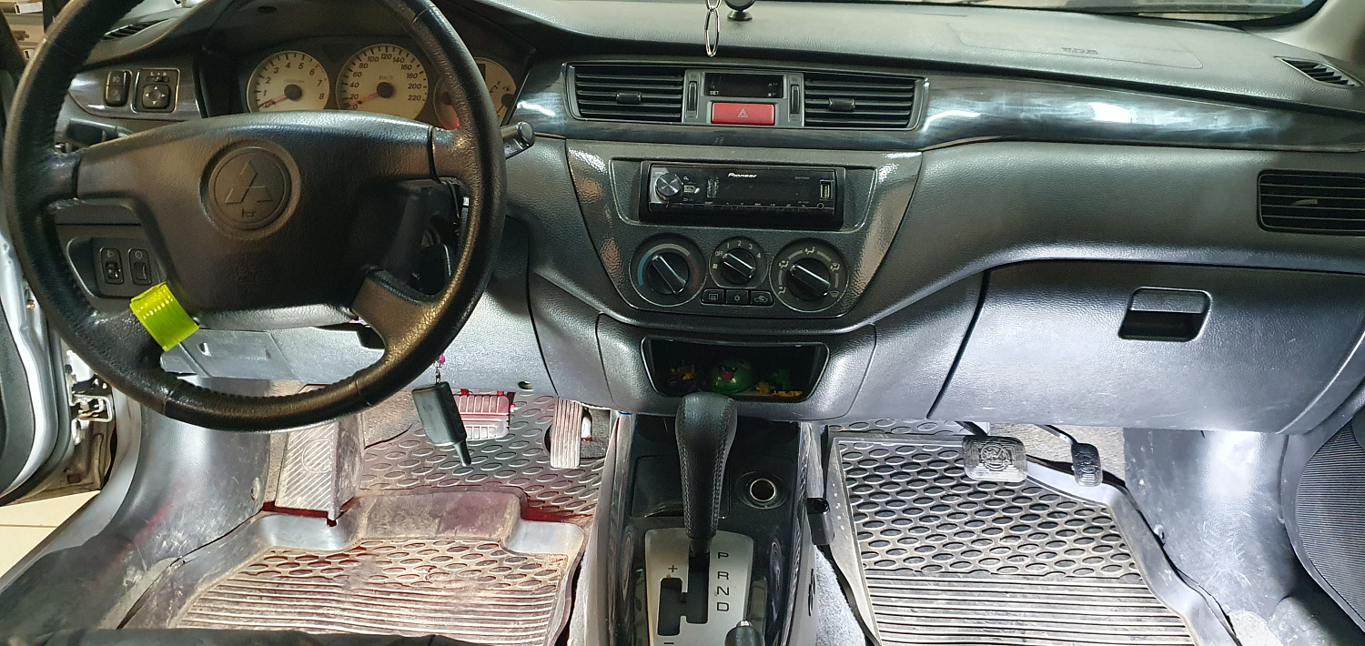 Установка тяговых педалей на Mitsubishi Lancer 9 2004 г. (автомат, 2шт.)