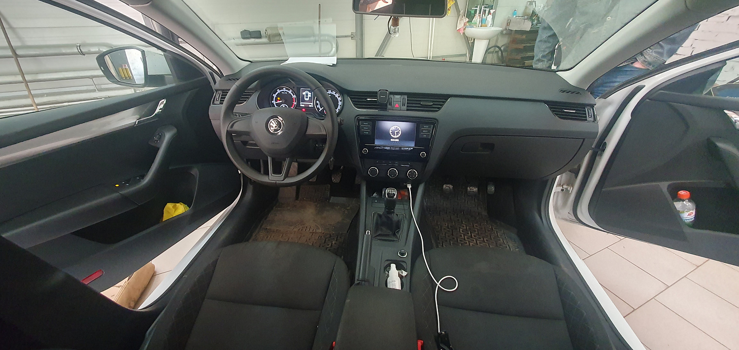 Установка тросовых педалей на Skoda Octavia (механика, 3шт.)