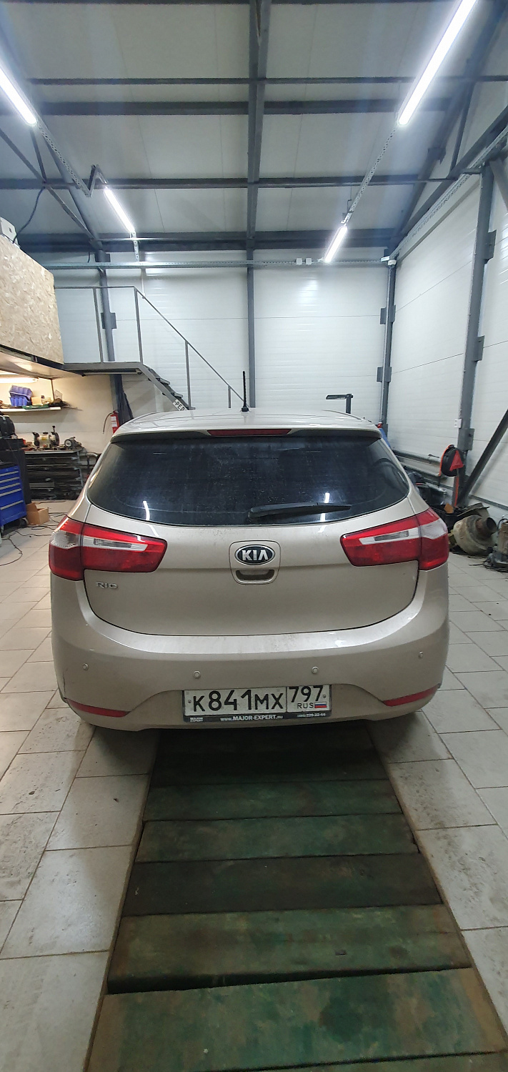Установка тяговых педалей на Kia Rio (механика, 2шт.)