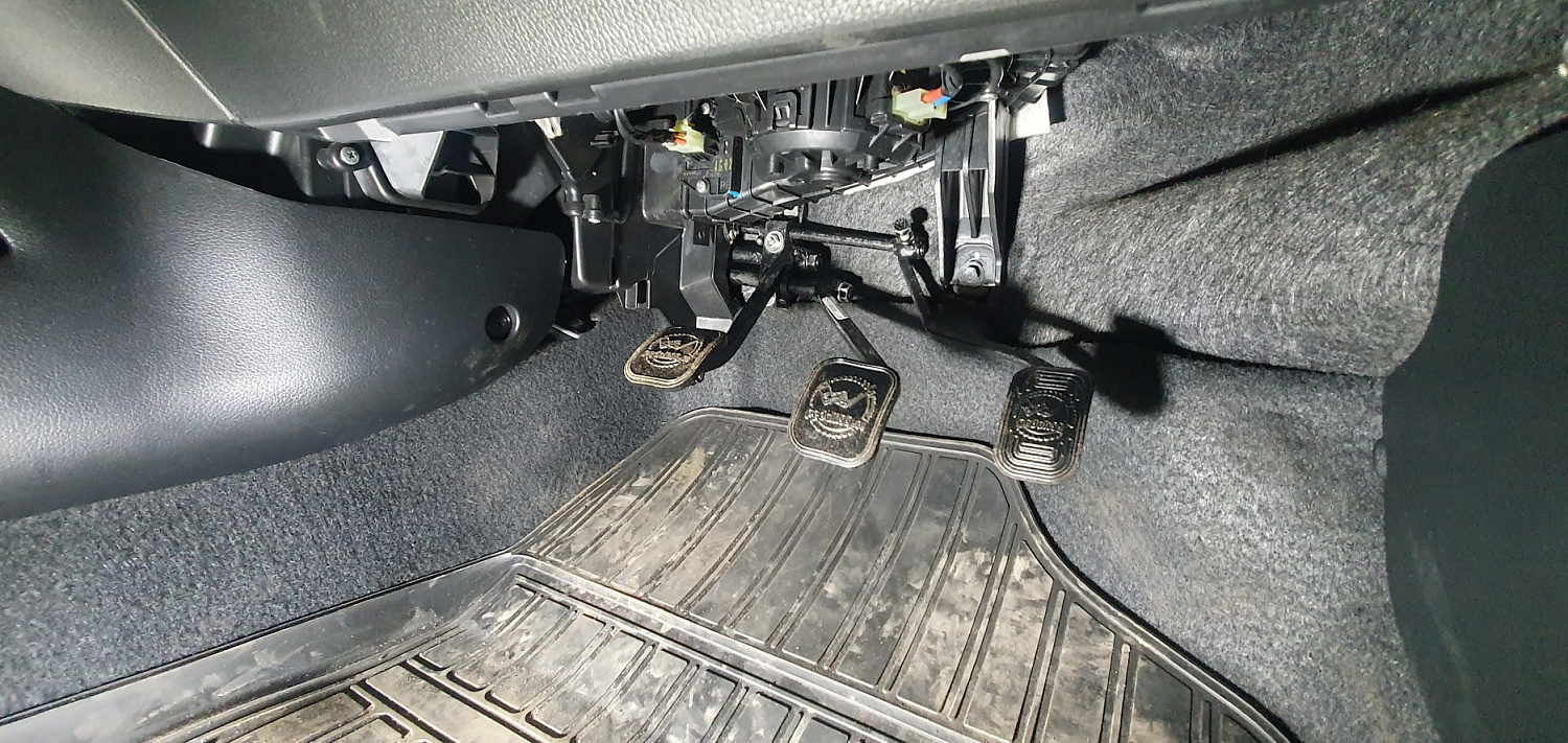 Установка дублирующих педалей на Kia Rio